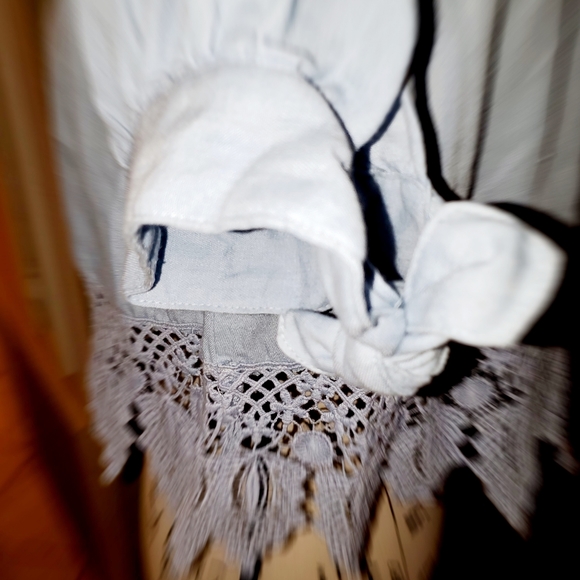 JtheWAY WOMEN'S LACEY CROP TOP - Picture 9 of 11